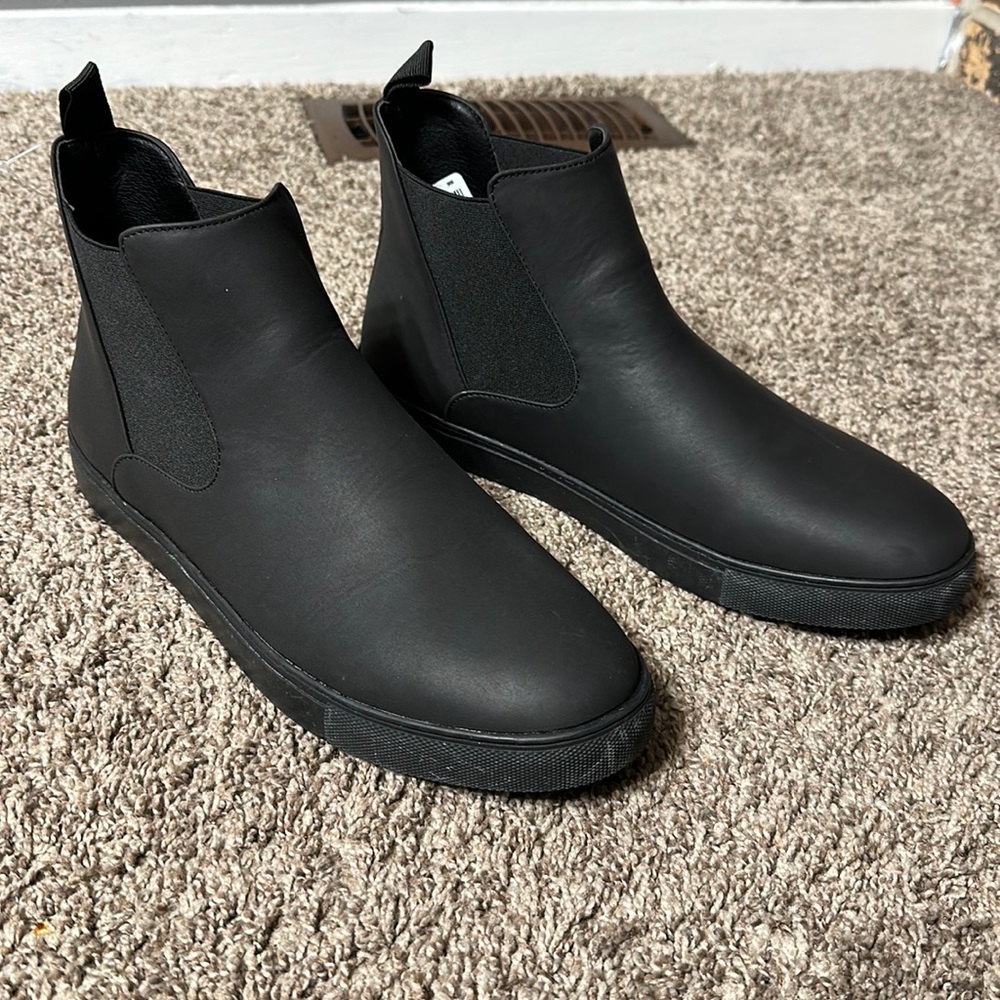Tahari boots size 10.5 black